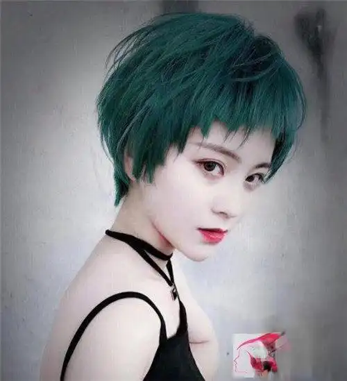 今年流行定位烫个性女生超短烫发