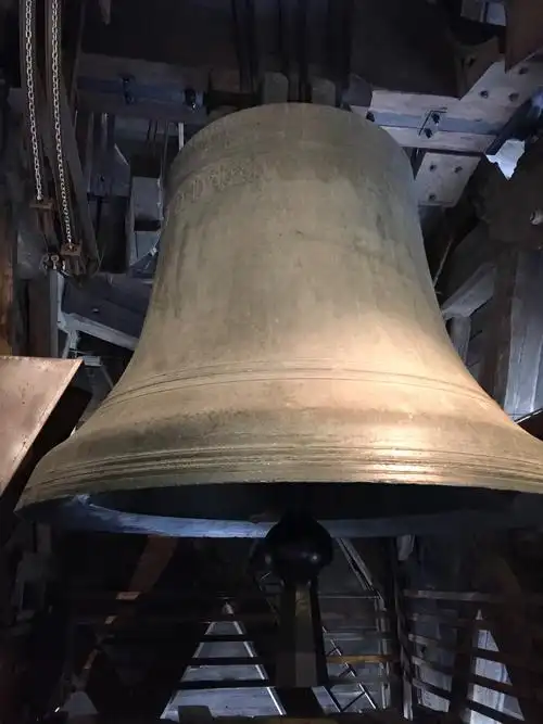 巴黎圣母院:近千年的故事和一瞬间的感动