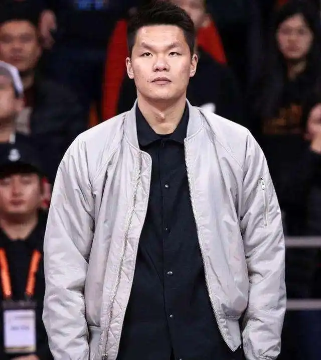 比起胡金秋,可能更像是一个内线技术加强,投篮弱化的任骏飞