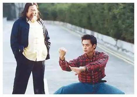 樊少皇回应和周润发40年前合影,提出过分要求,还自曝他爸身份_照片_樊