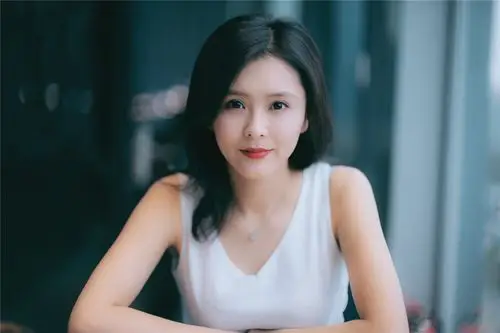 王蕾初春最新写真曝光一笑百媚港范儿吸人眼球