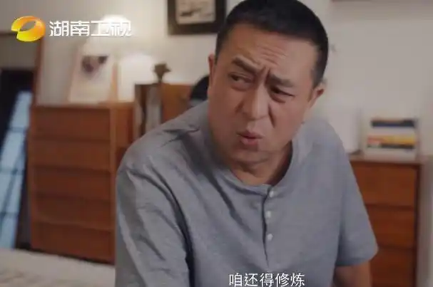 他演得轻松自在,观众们看了都觉得特别开心,都忍不住哈哈大笑.