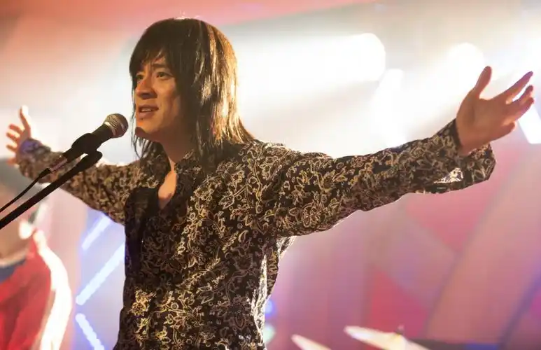 40岁还留长发演摇滚青年出道20年的李光洁感慨一路走来其实我的感悟一