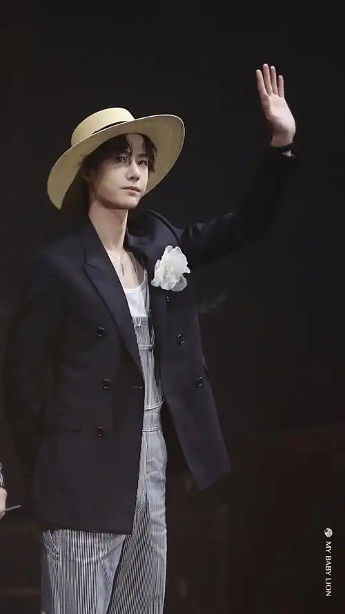 王一博74路飞装套图