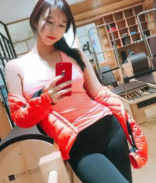 女子身高176cm,但不代表身材好,坚持健身让自己更完美!