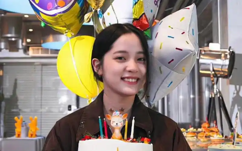 欧阳娜娜生日穿搭写真