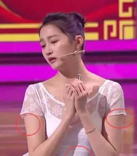 关晓彤穿芭蕾裙跳舞被质疑胖?看到她明显的小肚腩,终于相信了!