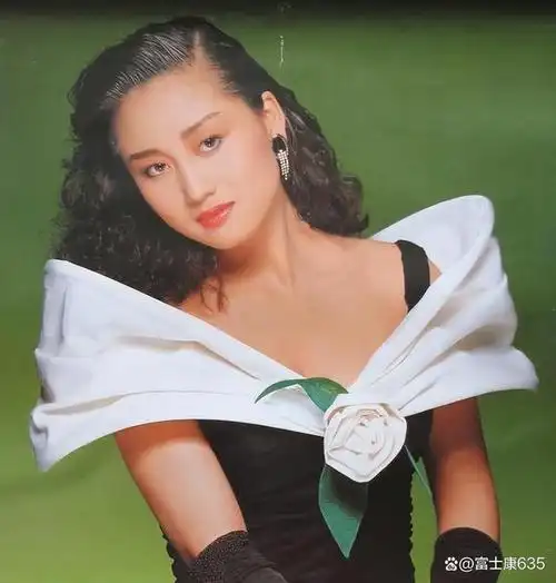 马上成为赌王五太的利智,为何最后嫁给了李连杰