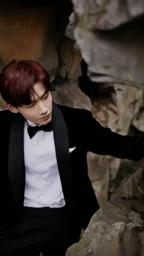 演员白敬亭,英俊帅气,自律上进的小哥哥,来看帅照