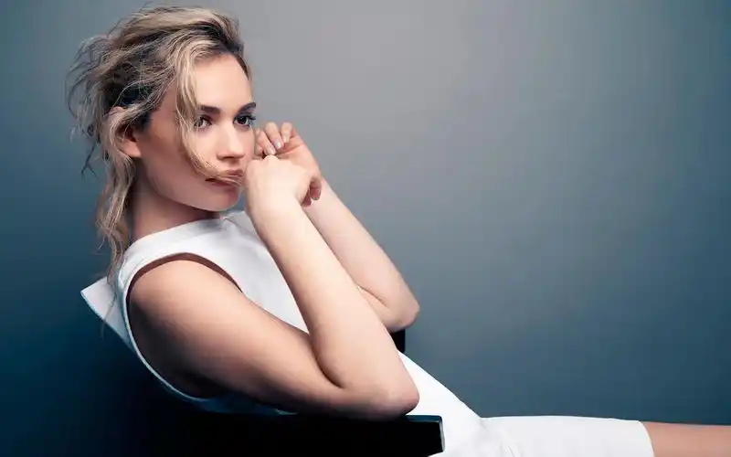 英国美女演员莉莉·詹姆斯,高清图片,电脑桌面-壁纸族