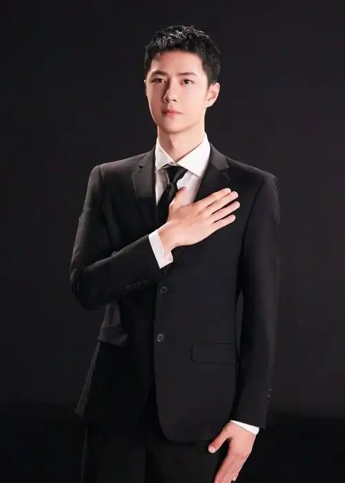 王一博壁纸啵啵最新造型来了寸头西装正气十足超帅气
