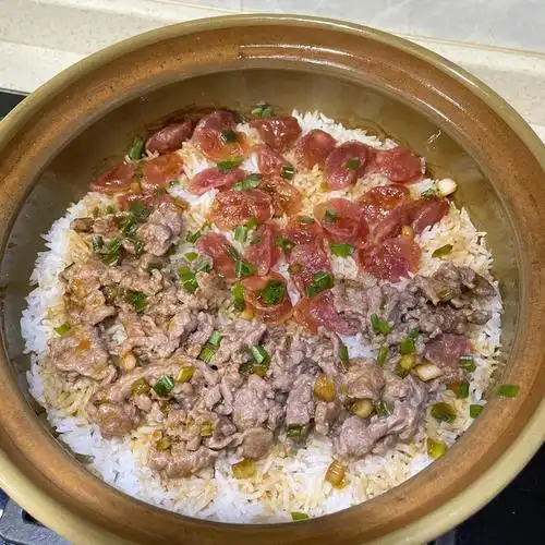 腊味牛肉煲仔饭