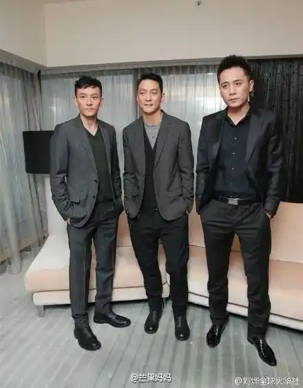 无论吴彦祖与谁合影