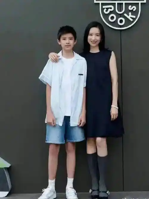 董洁儿子顶顶身高惊人,才15岁身高将近180,颜值吊打内娱男星_未来的