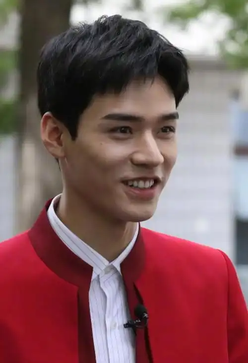 酷的滤镜好大龚俊以前的照片真的是诈骗吧这照片真的