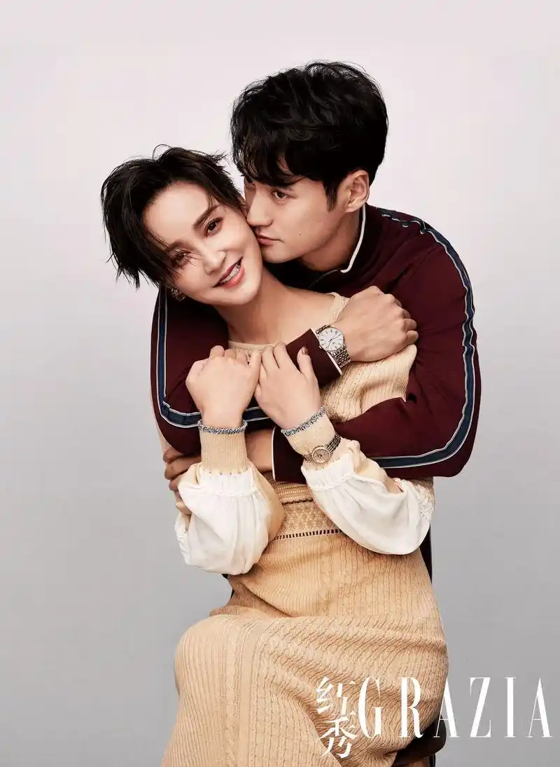 袁弘张歆艺情人节封面大片,真夫妻才是最好嗑的!