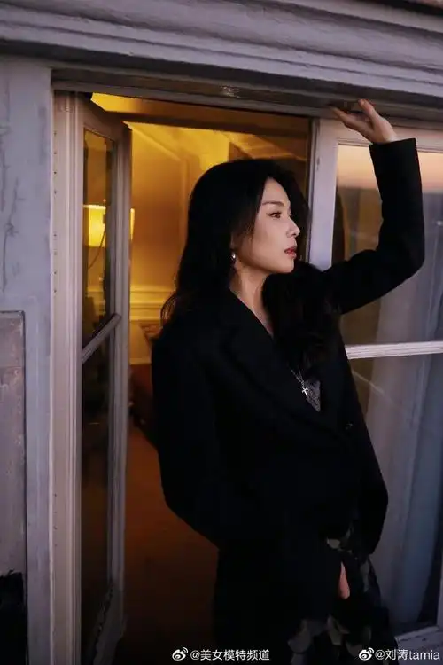刘涛最新氛围感大片小西装搭配亮片裙御姐范十足