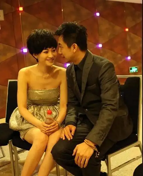 李小冉曾被男友拿艾滋针头抵喉遭富豪软禁流产的她翻身了