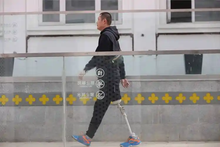 高位截肢可以装假肢吗?_患者_下肢_情况