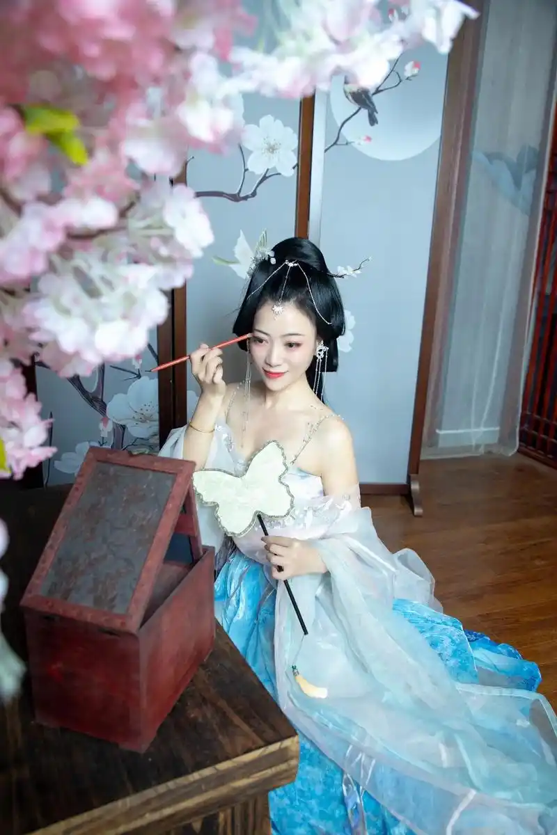 汉服小姐姐 #古风汉服美如画 #遇见古代的自己 - 抖音