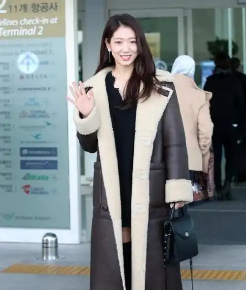 朴信惠瘦下来开挂了不惧寒风光腿穿长靴