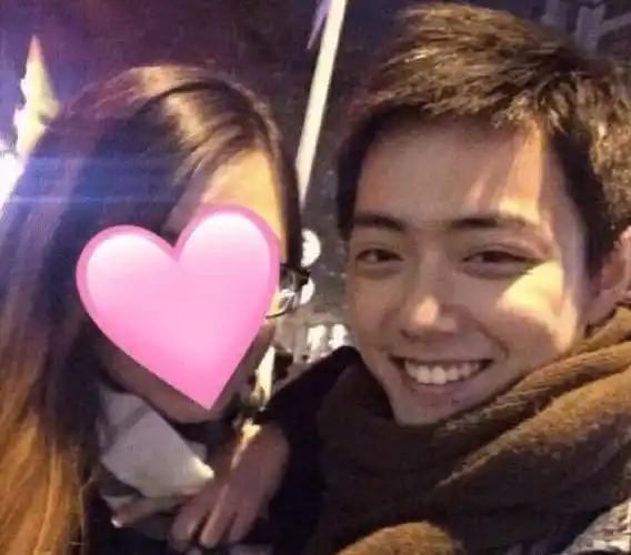 原创继大学时黑料被扒后肖战更多生活照曝光长相十分青涩