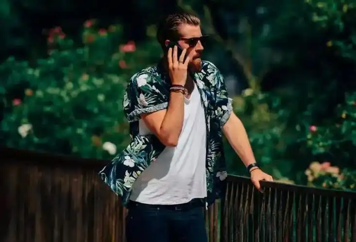 花衬衫面屏的花衬衫小李子靠他撩妹