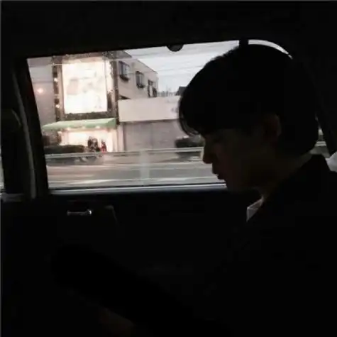 高清好看的男生头像侧脸伤感图片_男生头像_美头网 - 易云微信头像