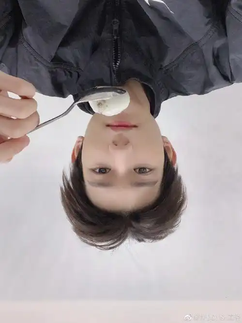 王源怀疑自己自拍技术