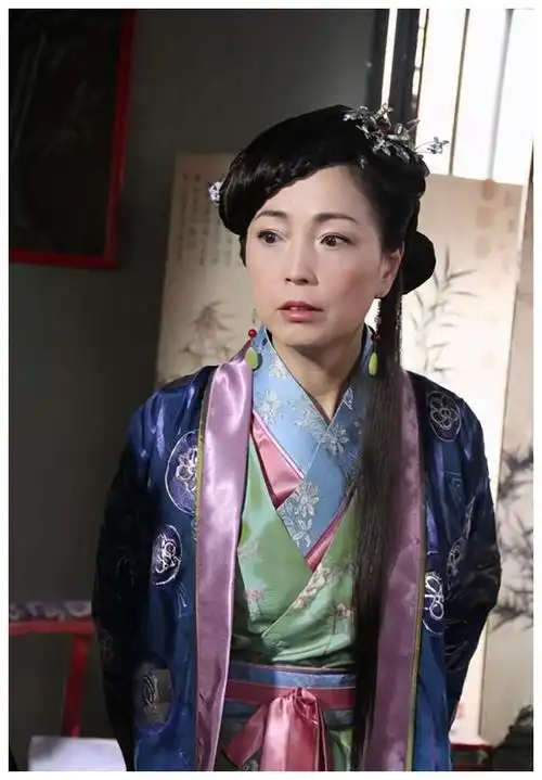 石榴姐苑琼丹曾是林正英生前女友现被富商宠成公主