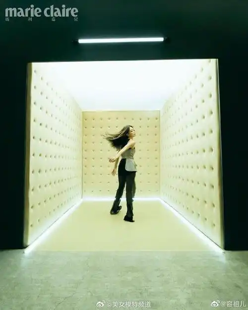 容祖儿最新时尚大片释出长发飘飘科技感氛围下气质佳