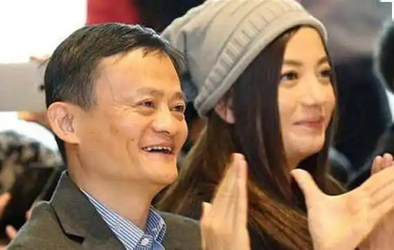 赵薇母亲晚年遭遇巨变儿子离婚女儿封杀丈夫因病去世