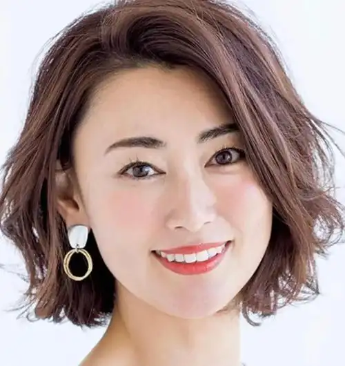 50岁女人的"气质发型",显年轻还好打理,别再剪大妈头了!