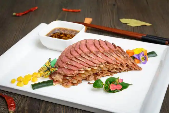 大厨教你制作精美下酒凉菜"五香卤牛肉"|牛腱子|酱牛肉|酱料|花椒