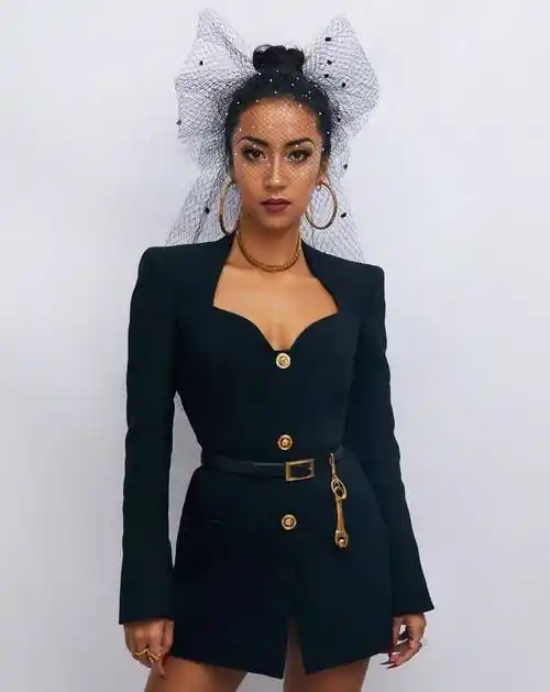 原创吉克隽逸太会玩美黑成功秀身材没本事真不敢穿