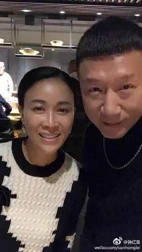 孙红雷那英聚会拼酒量 亲密合影脸微红