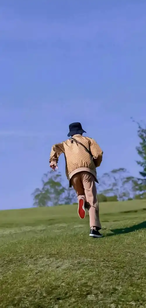 王俊凯背影成长系列 往前走不回头