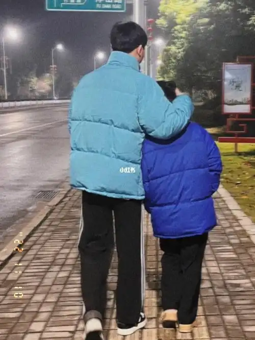 我先来 150跟186#情侣拍照姿势  #情侣穿搭  #身高差  #情侣装  #情侣