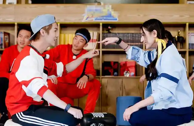 鹿晗携女友录制《奔跑吧》第六季,迪丽热巴退出或是为关晓彤让道