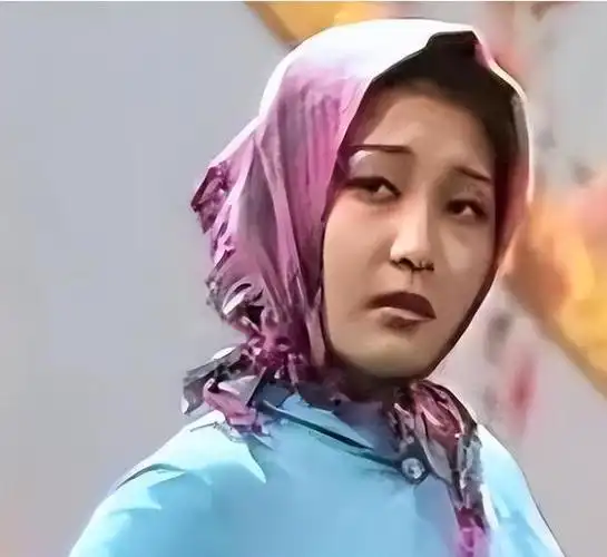 杨蕾遭到丈夫和闺蜜的同时背叛,陷入低谷十年,如今演小品出名