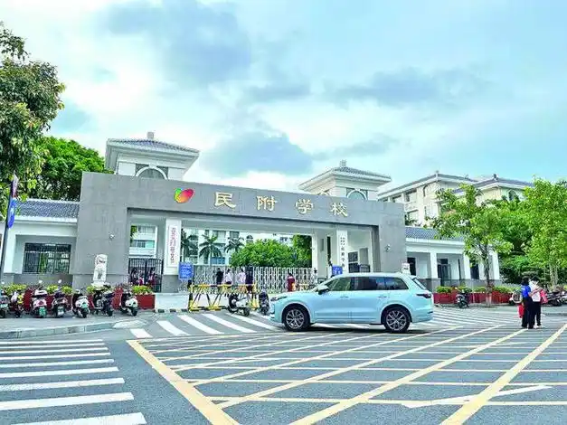 1 学生 班主任数次动手打人6月28日,是北海民附学校今年春季学期期末