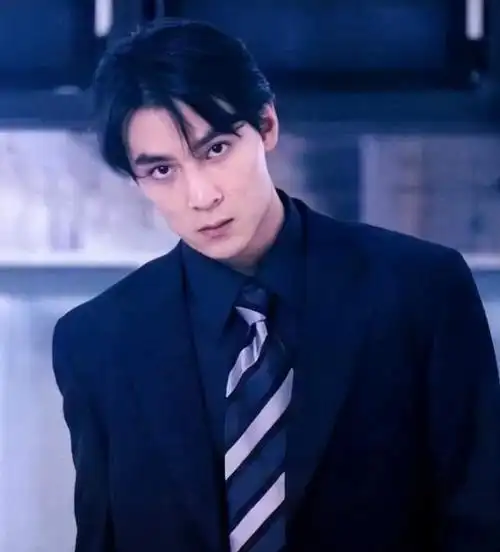 吴彦祖带妻女参加聚会,45岁妻子苍老似大妈,10岁女儿颜值抢镜