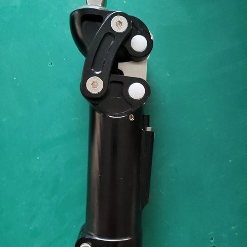 大腿假肢用四连杆气压膝关节大腿假肢膝离断假肢通用腿部膝关节