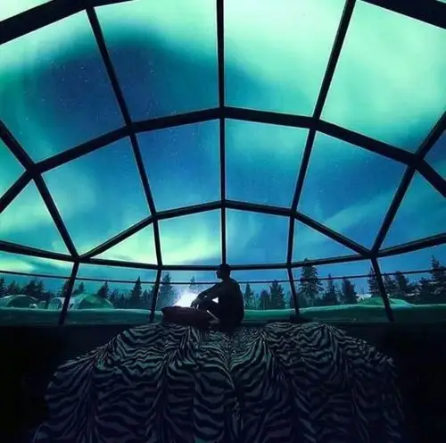 冰天雪地玻璃屋是拥抱北极光的终极方式