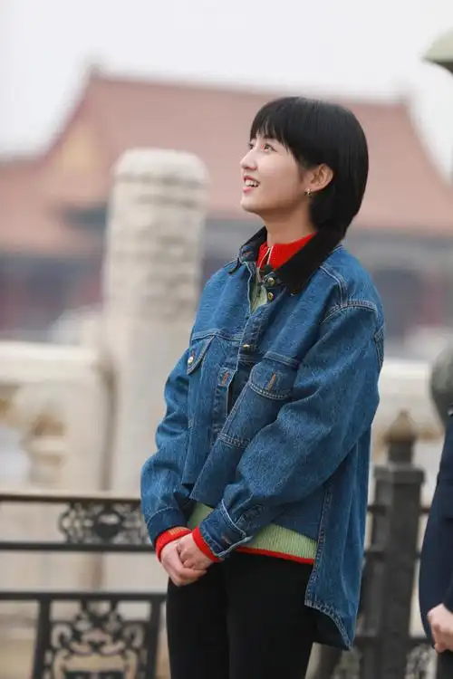 30分,央视综艺频道《国家宝藏》第三季第一期,与国宝守护人@张子枫