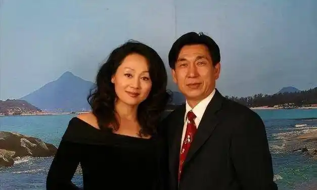 虽然王姬本人很伤心,但高峰作为她的丈夫也很