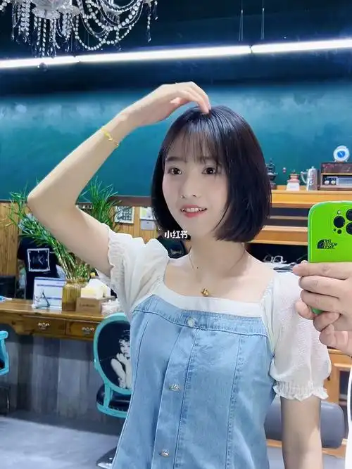 女生短发发型推荐甜美风适合圆脸可爱妹子