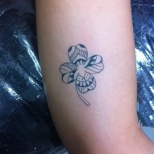 纹身四叶草图案 好运连连的植物四叶草纹身图案(9/10)
