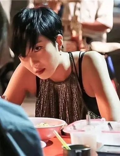 桂纶镁从小清新课代表变成红唇女骗子会更好看吗