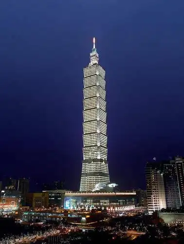 台北101大楼开放外墙供民众情人节高调示爱